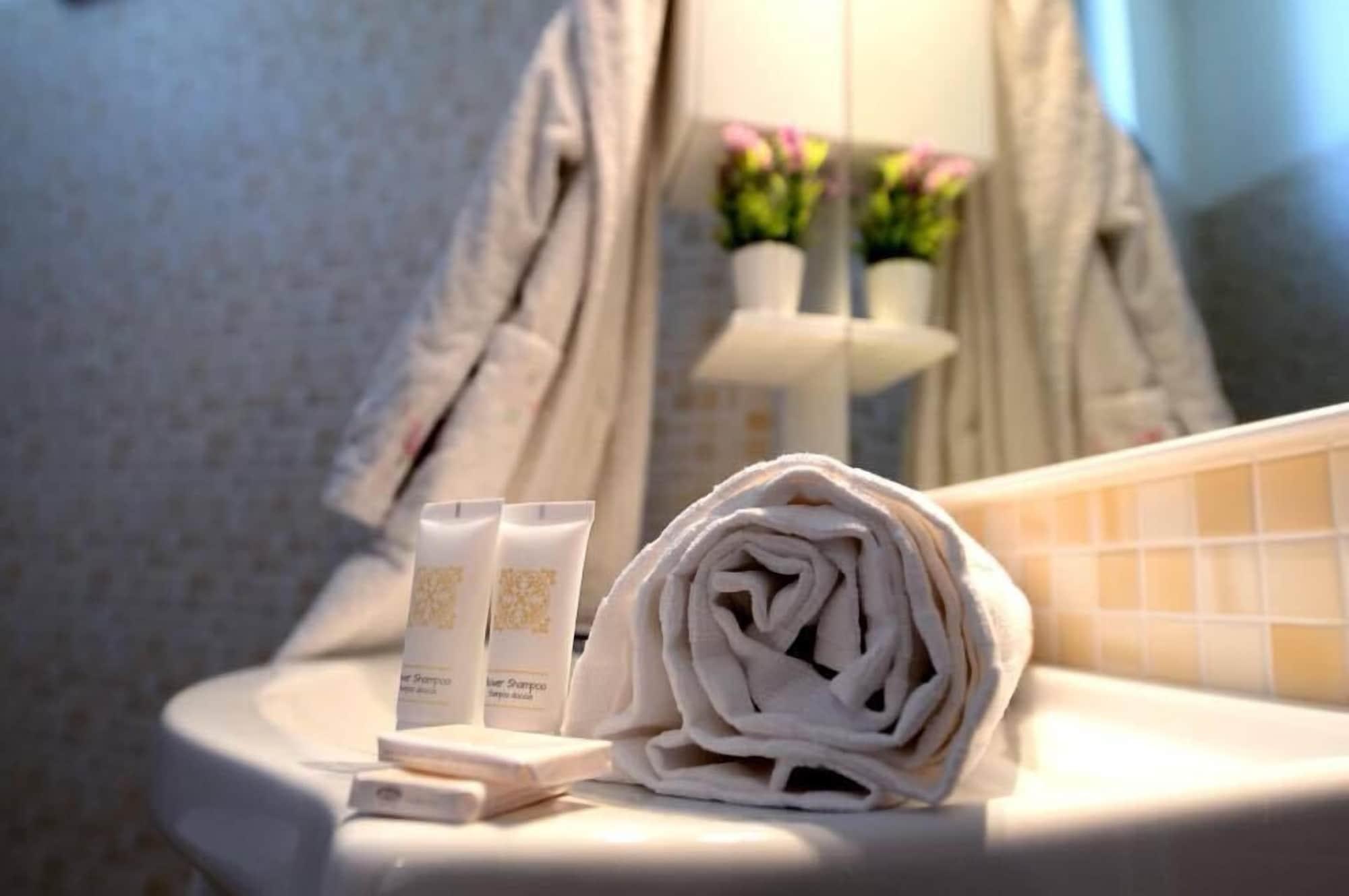 No Tag Urban Hotel Trani Ngoại thất bức ảnh